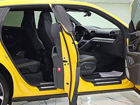 Used 2022 Lamborghini Urus /SELEZIONE PRE-OWNED CERTIFIED image 13