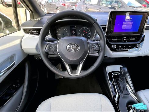 Certified 2025 Toyota Corolla SE FWD image 6