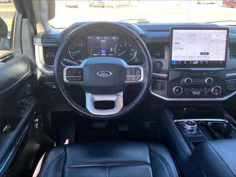 Used 2022 Ford Expedition XLT image 5