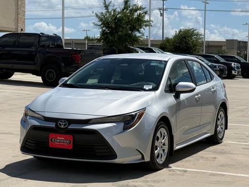 Used 2025 Toyota Corolla LE FWD image 6