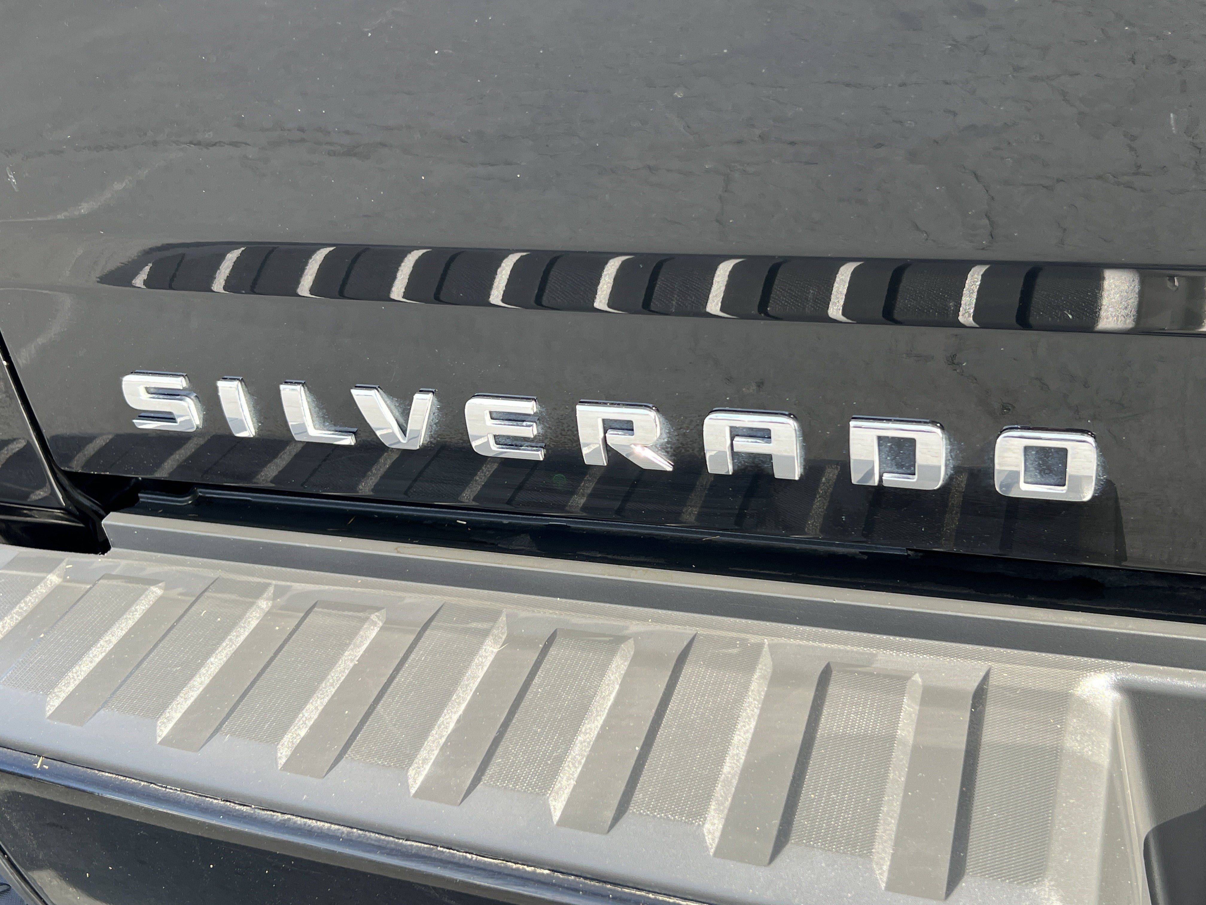 Used 2018 Chevrolet Silverado 1500 LTZ Z71 AWD/4WD image 9