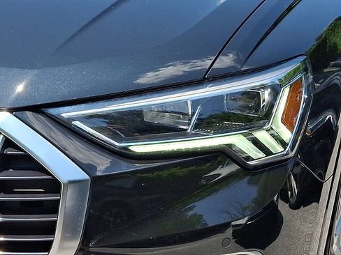 Used 2023 Audi Q3 2.0T Premium w/ Convenience Package AWD/4WD image 9