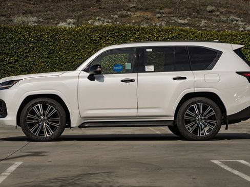 New 2026 Lexus LX 600 4WD w/ Luxury Package image 7