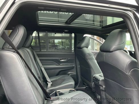 Used 2024 Toyota Grand Highlander AWD Hybrid image 17