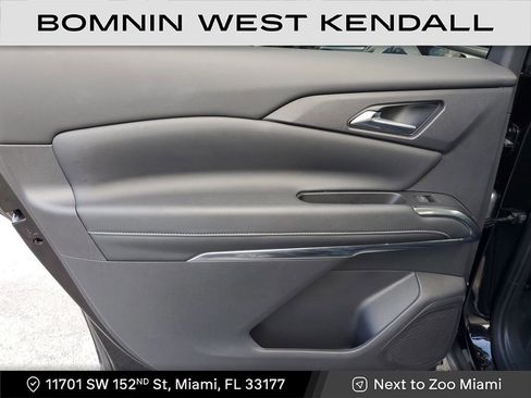 Used 2025 Chevrolet Traverse LT image 20