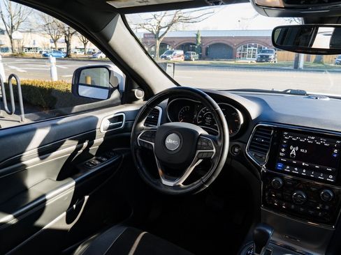 Used 2020 Jeep Grand Cherokee Altitude image 11