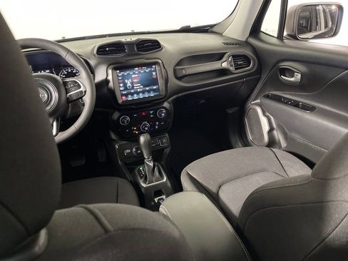 Used 2023 Jeep Renegade Latitude image 17