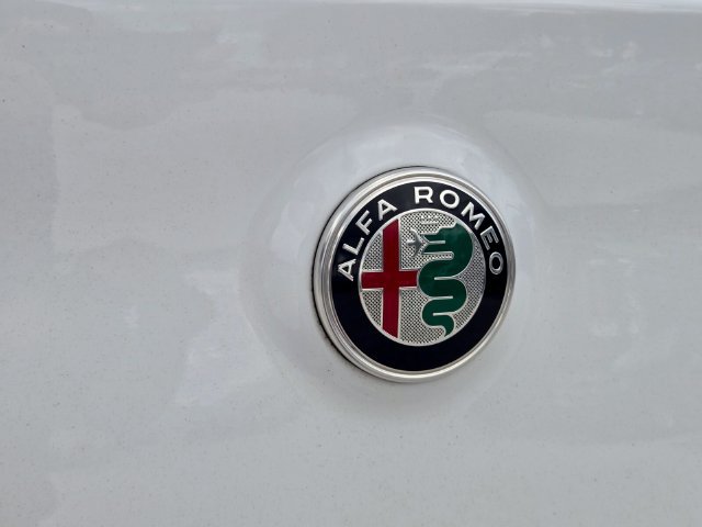 Used 2023 Alfa Romeo Stelvio Veloce AWD/4WD image 11