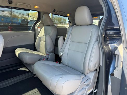 Used 2015 Toyota Sienna XLE w/ XLE Navigation Package image 14