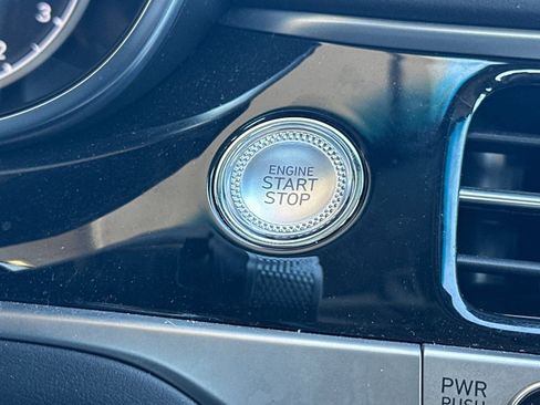 Used 2025 Genesis G70 2.5T image 23