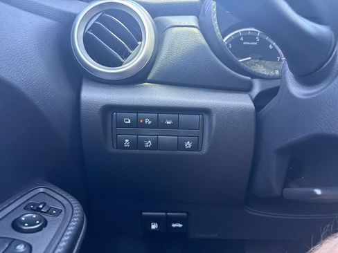 Used 2020 Nissan Versa S FWD image 20