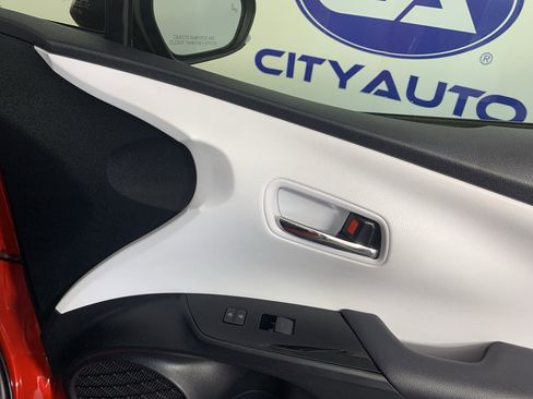 Used 2021 Toyota Prius LE image 40