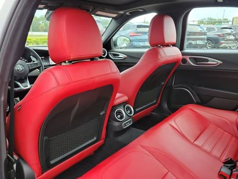 Used 2023 Alfa Romeo Giulia Veloce RWD image 11