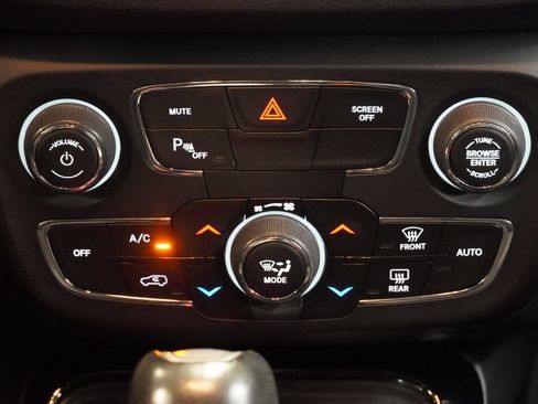 Used 2018 Jeep Compass Latitude w/ Popular Equipment Group AWD/4WD image 20