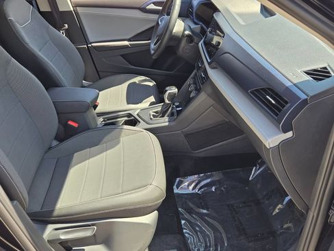 Certified 2024 Volkswagen Taos SE FWD image 19
