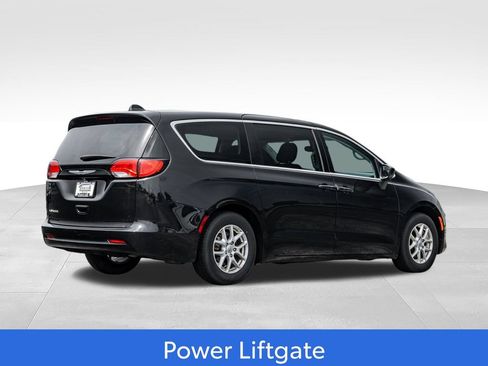 Used 2023 Chrysler Voyager LX FWD image 7