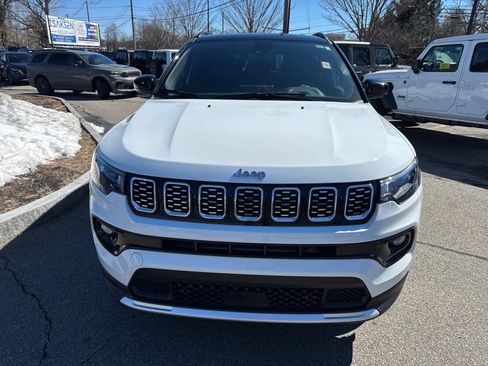 Used 2025 Jeep Compass Limited image 9