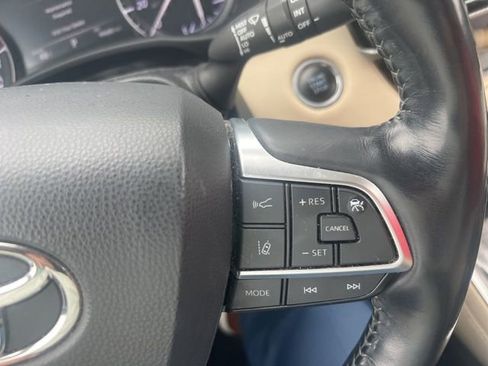 Used 2021 Toyota Highlander Platinum image 13