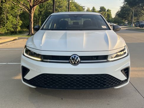 Certified 2025 Volkswagen Jetta Sport FWD image 3