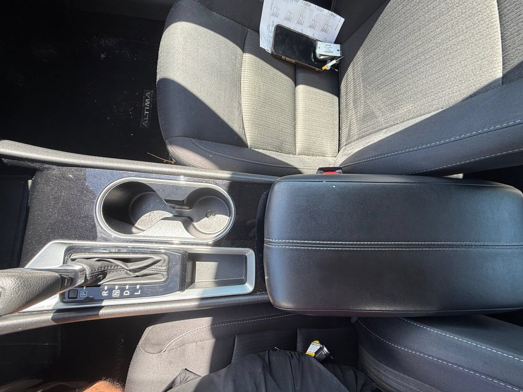 Used 2024 Nissan Altima 2.5 SV FWD image 27