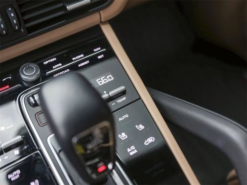 Certified 2023 Porsche Cayenne Coupe image 26