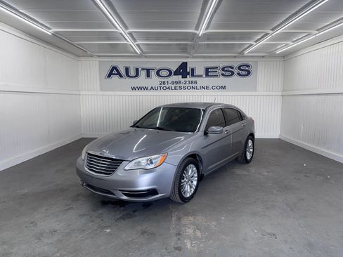 Used 2014 Chrysler 200 LX image 1