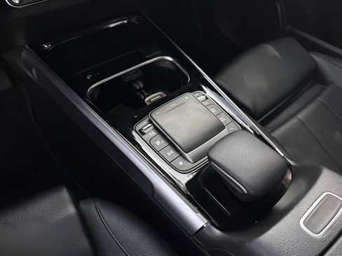 Used 2022 Mercedes-Benz GLB 250 image 12