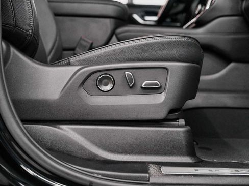 Used 2025 GMC Yukon XL Denali image 40