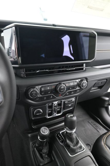 New 2026 Jeep Wrangler Unlimited Sahara w/ Safety Group AWD/4WD image 19