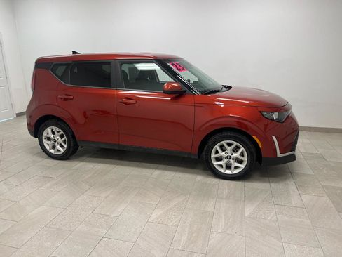 Used 2023 Kia Soul S FWD image 3
