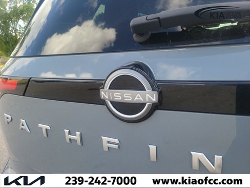 Used 2024 Nissan Pathfinder Platinum FWD image 10