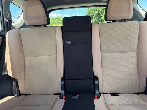 Used 2018 Toyota RAV4 XLE AWD/4WD image 12