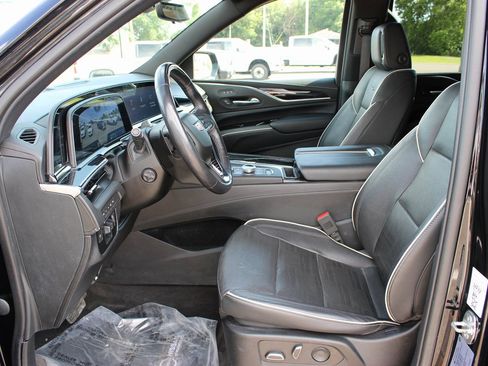 Used 2023 Cadillac Escalade ESV Sport AWD/4WD image 5