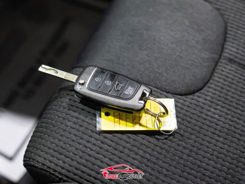 Used 2019 Hyundai Santa Fe SE image 46