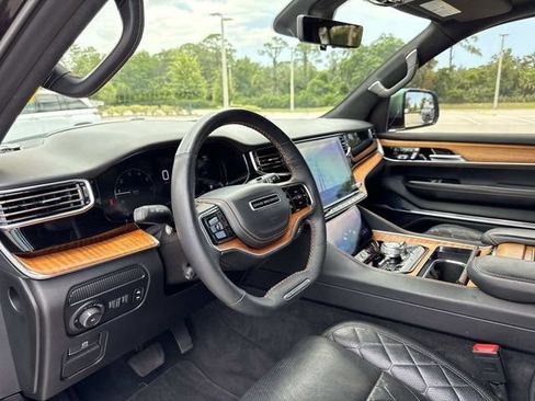 Used 2023 Jeep Grand Wagoneer Series III AWD/4WD image 25