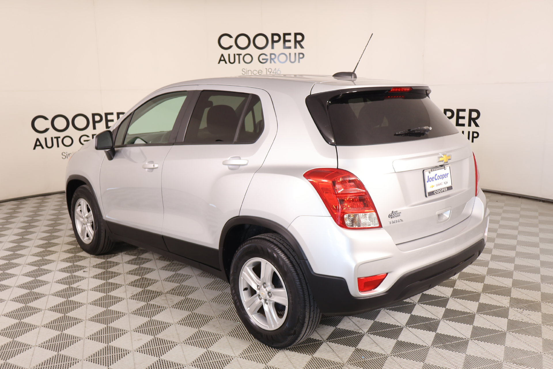 Used 2022 Chevrolet Trax LS w/ Tint and Cruise Package FWD image 21