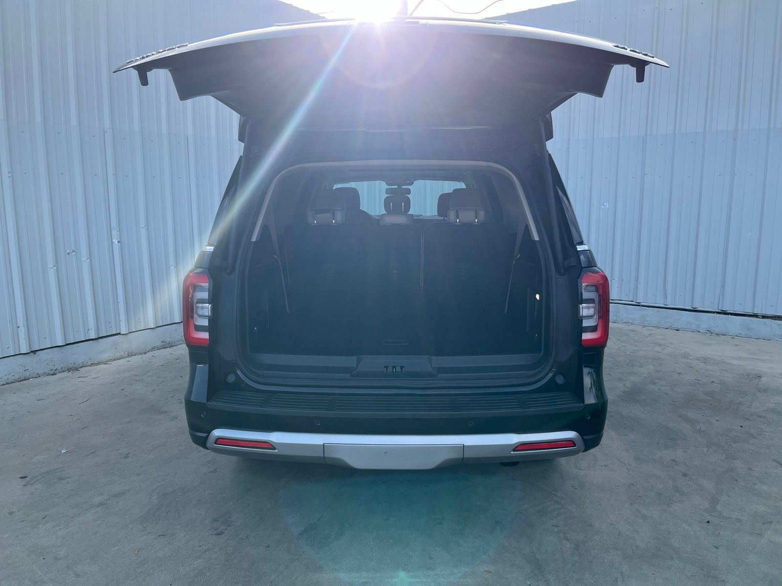 Used 2024 Ford Expedition Max Limited RWD image 8