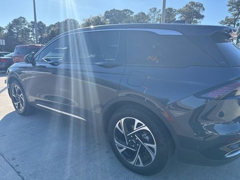 Used 2024 Lincoln Nautilus Premier image 2