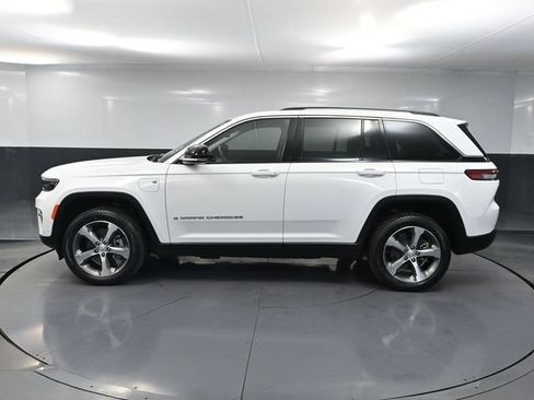 Used 2023 Jeep Grand Cherokee 4WD 4xe w/ Luxury Tech Group II image 11
