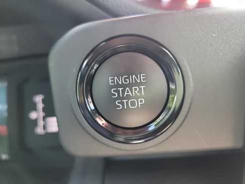 Certified 2025 Toyota Tacoma SR5 image 27