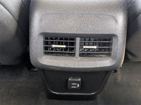 Used 2020 Chevrolet Equinox LT image 17