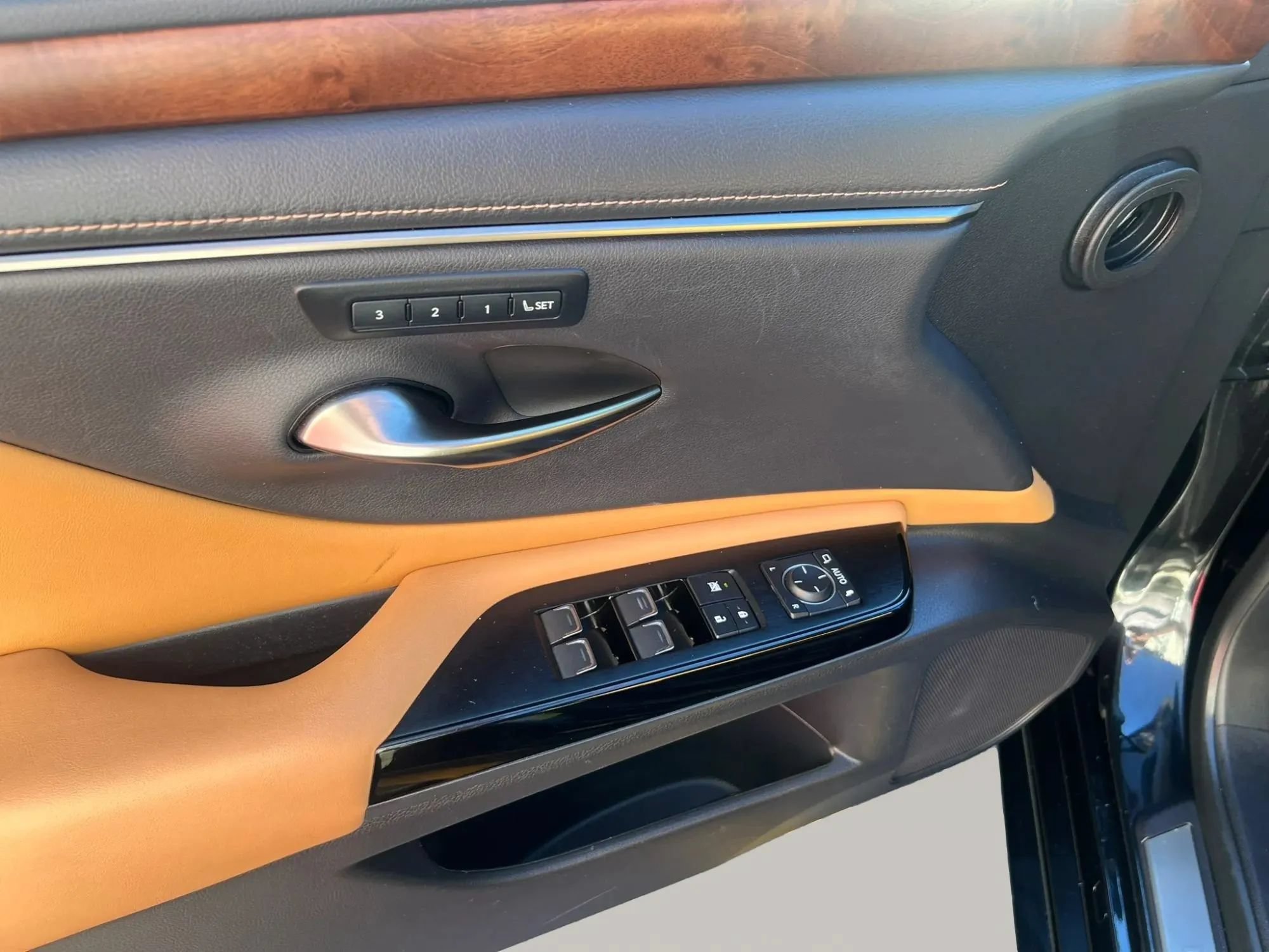 Used 2022 Lexus ES 350 w/ Premium Package FWD image 11