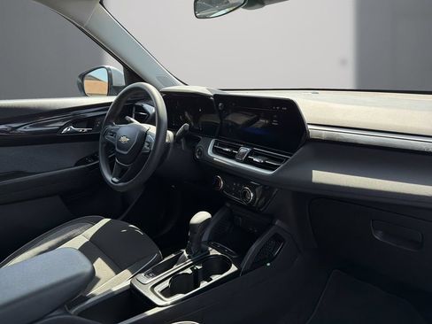 Used 2024 Chevrolet TrailBlazer LT FWD image 16