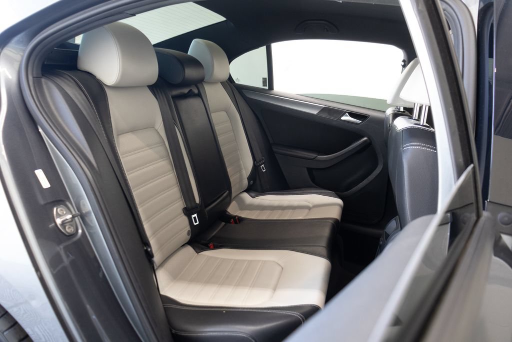 Used 2016 Volkswagen Jetta Sport FWD image 22