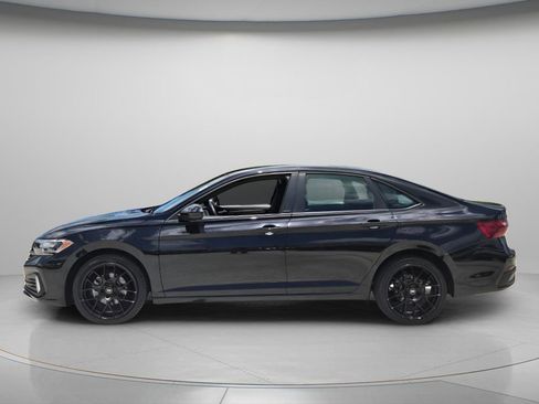 Used 2024 Volkswagen Jetta Sport FWD image 3