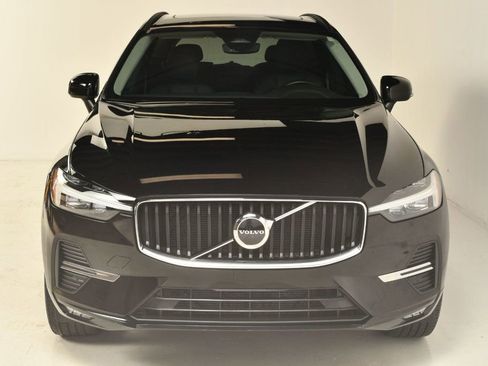 Used 2022 Volvo XC60 B5 Momentum w/ Protection Package Premier image 12