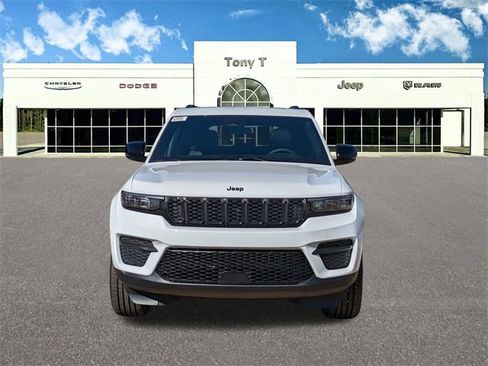 New 2025 Jeep Grand Cherokee Altitude image 2