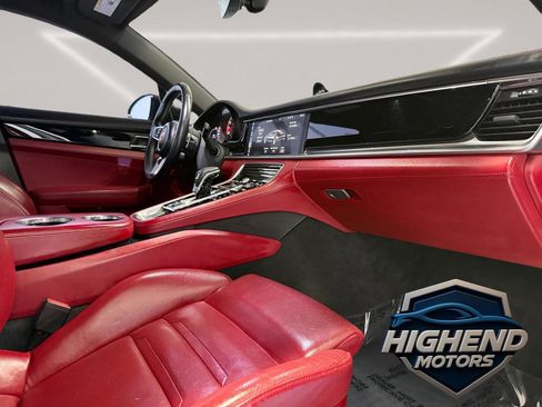Used 2018 Porsche Panamera 4S image 27
