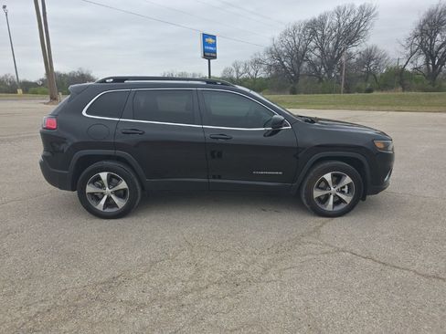 Used 2022 Jeep Cherokee Limited image 2