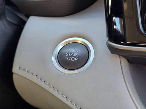 Used 2024 Toyota Highlander LE image 38